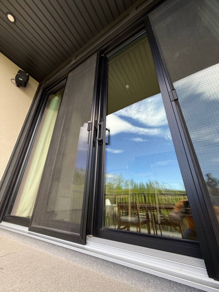 clean windows inside calgary